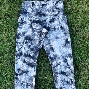 Lululemon leggings size 6